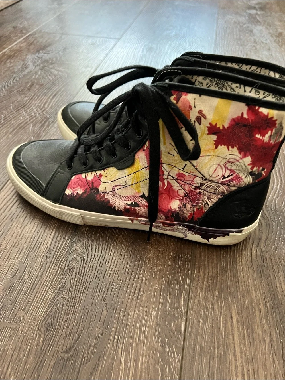 Hannah Stouffer X Vans Wellesley “Obsessive Combustion” women’s high top sneaker - Picture 3 of 8